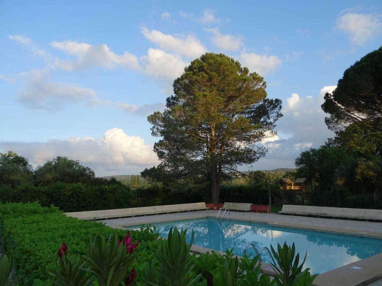 Domaine Le Moulin Neuf Hotell Saint-Quentin-la-Poterie Eksteriør bilde